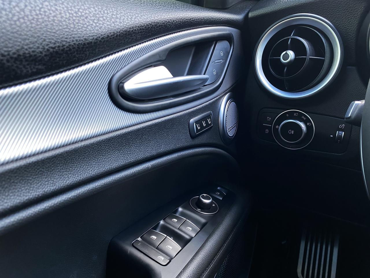 2018 Alfa Romeo Stelvio Ti Sport Q4 AWD-NAV-CAMERA-PANO ROOF Photo