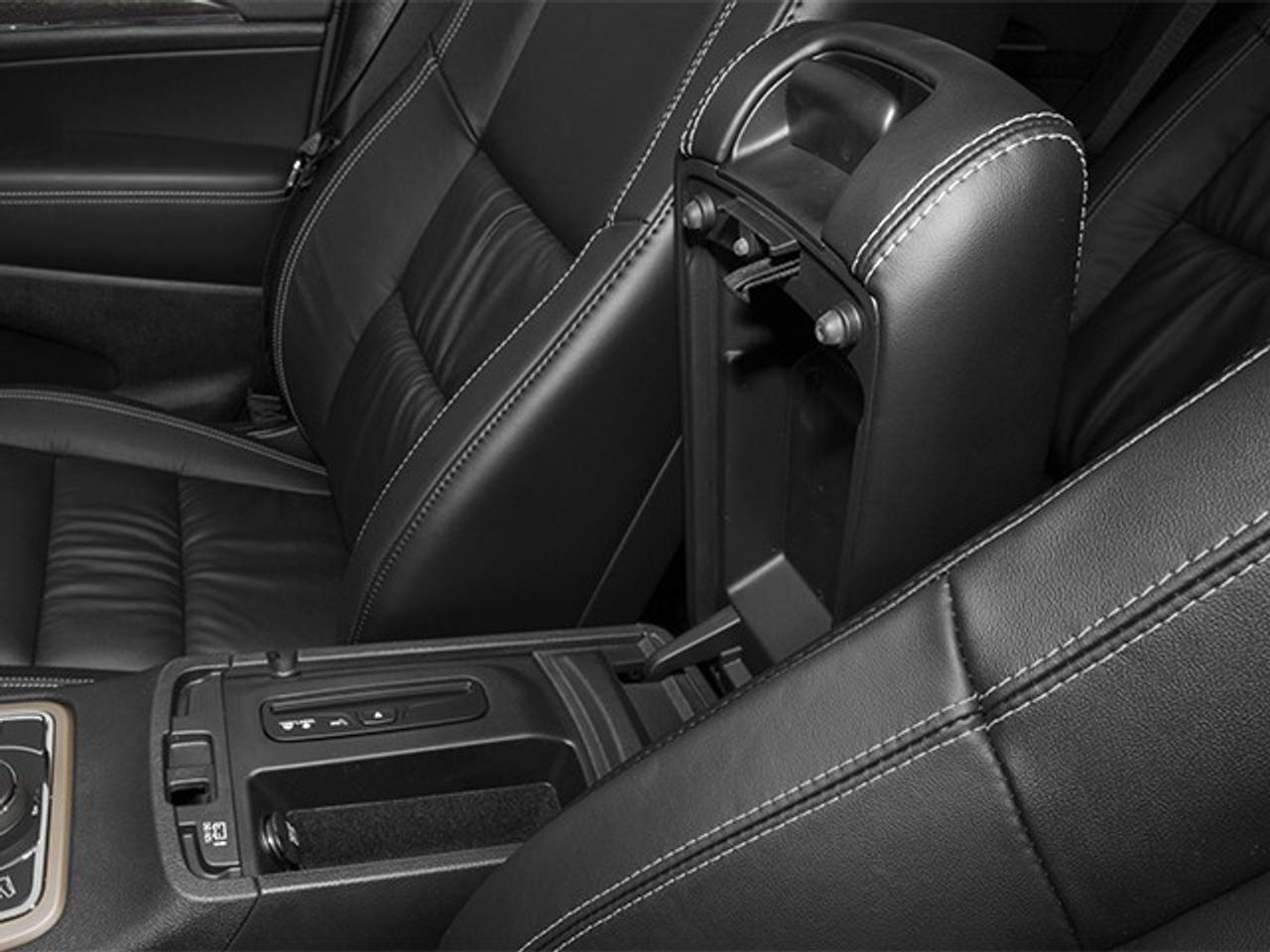 2014 Jeep Grand Cherokee 4WD 4Dr Laredo Photo