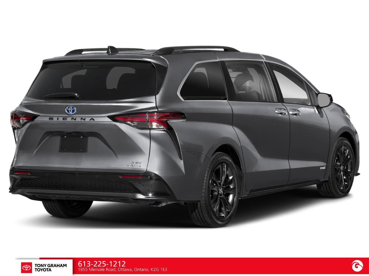 2022 Toyota Sienna XSE 7-Passenger Photo