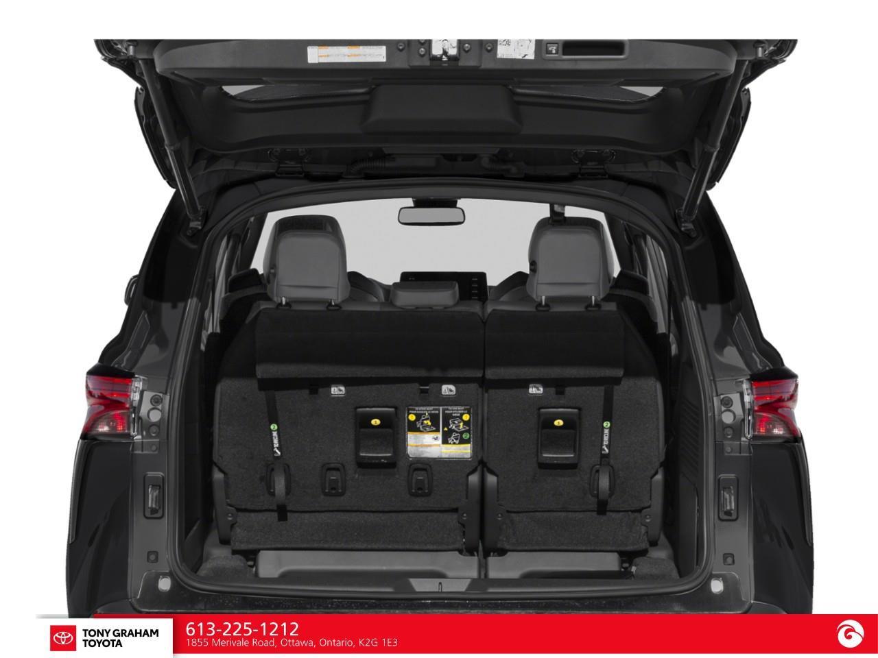 2022 Toyota Sienna XSE 7-Passenger Photo