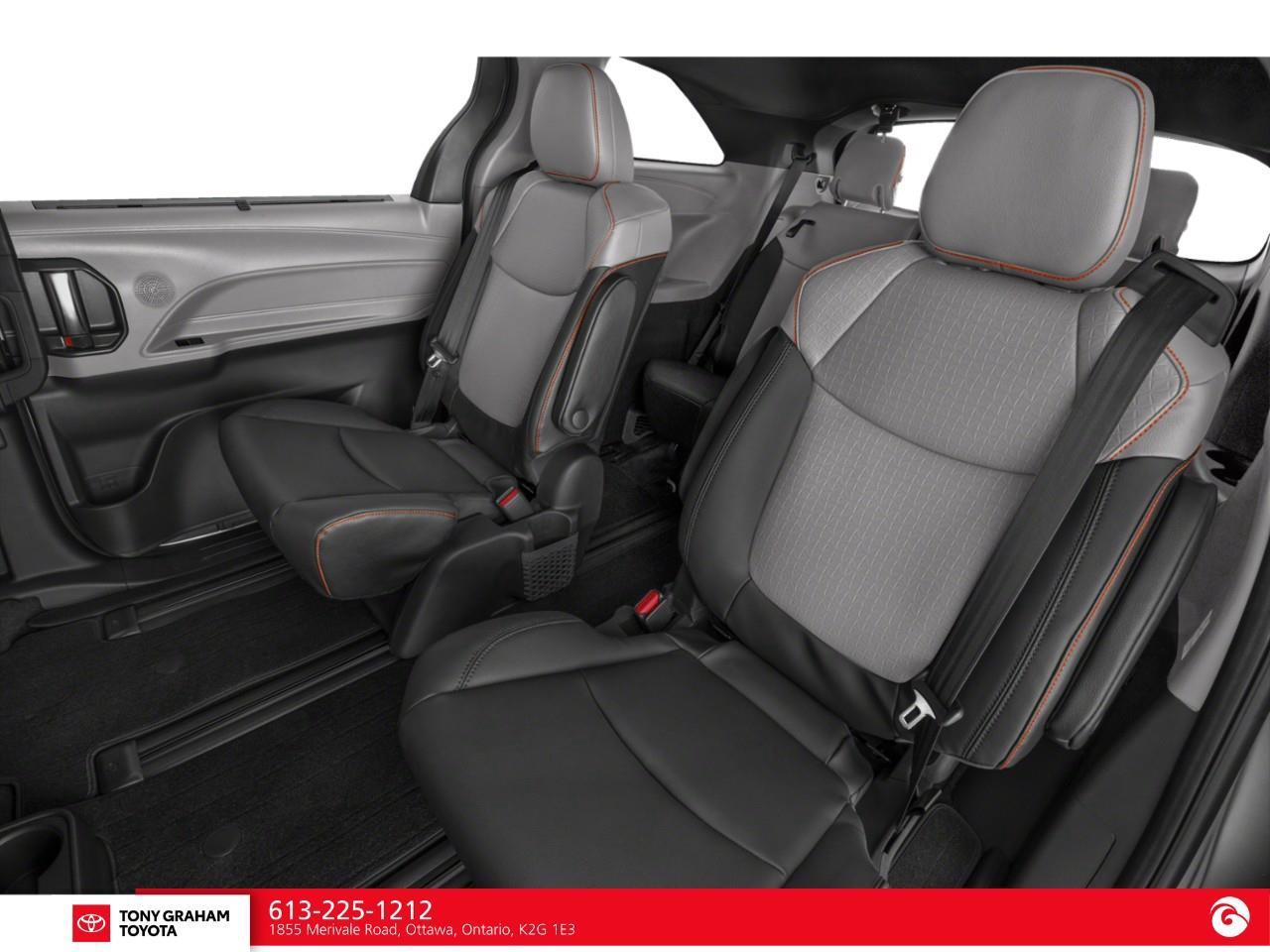 2022 Toyota Sienna XSE 7-Passenger Photo