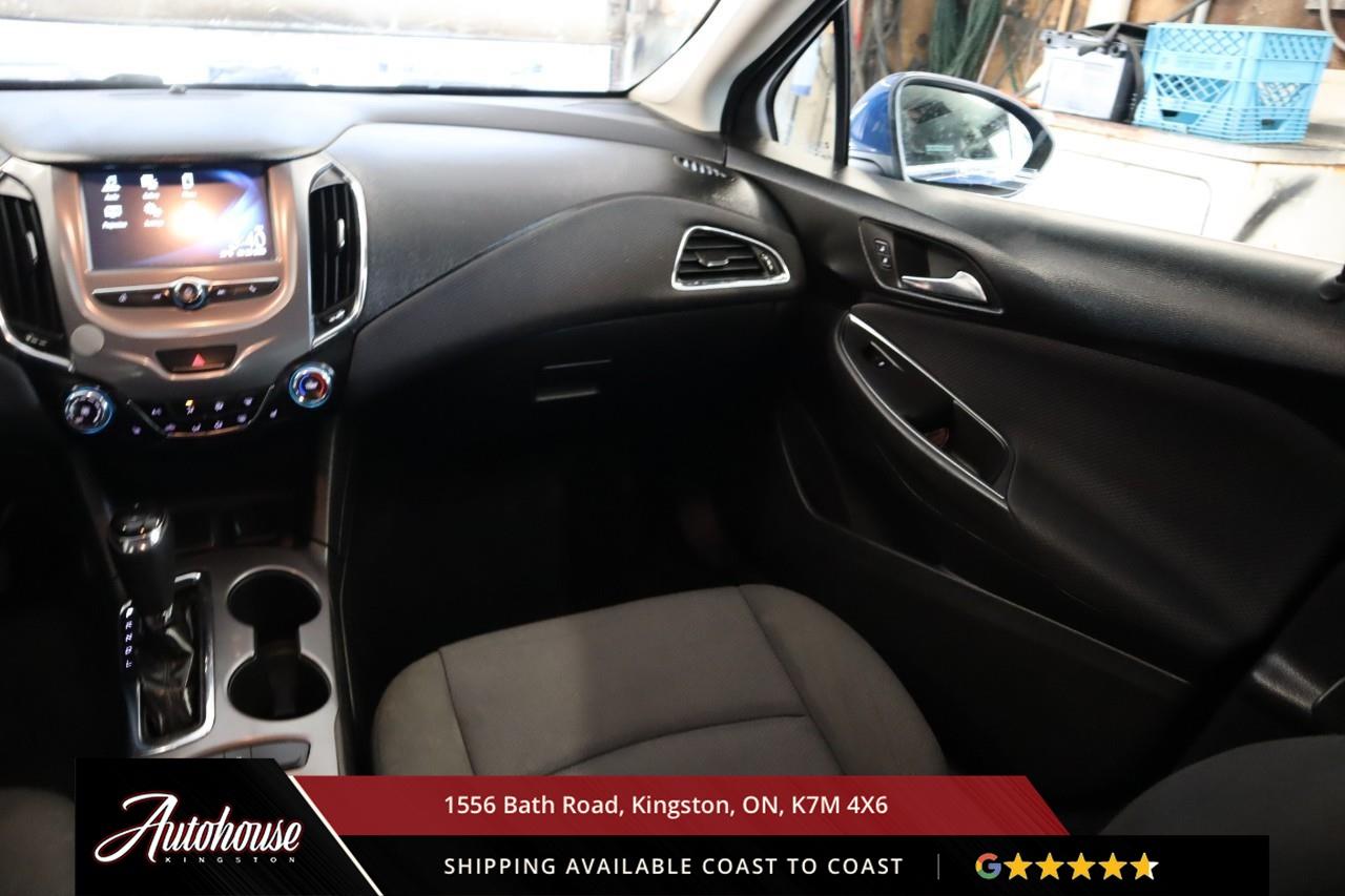 2018 Chevrolet Cruze LT Auto APPLE CARPLAY & ANDROID AUTO - TURBO Photo