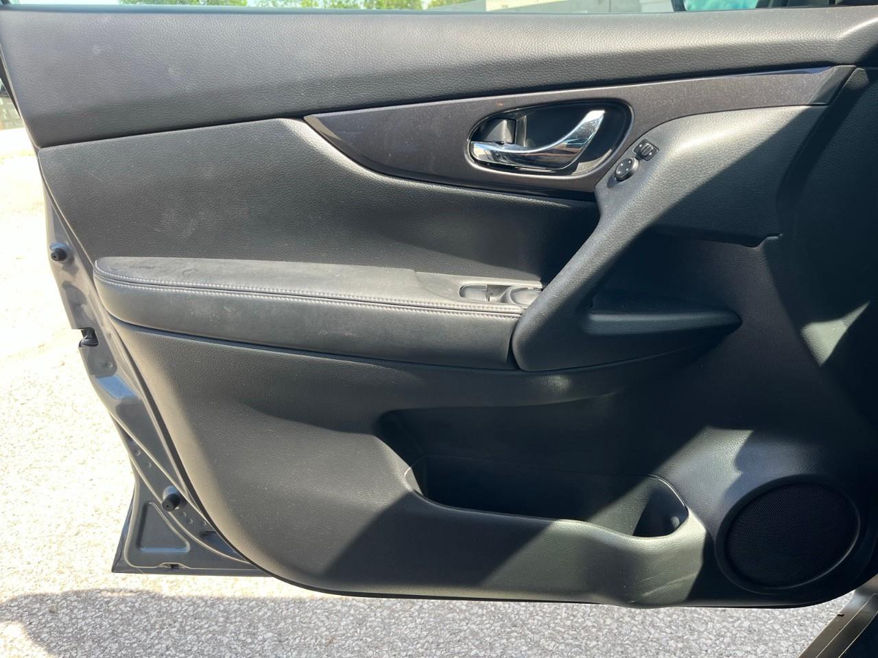 2020 Nissan Rogue S CarPlay/Android Auto | Reverse Camera Photo