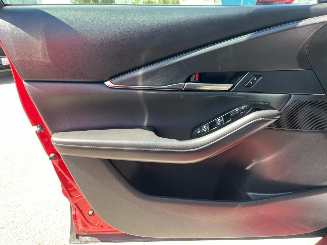 2025 Mazda CX-30 GS Blind Spot Monitoring | Lane Assist | Low Kilometers Photo