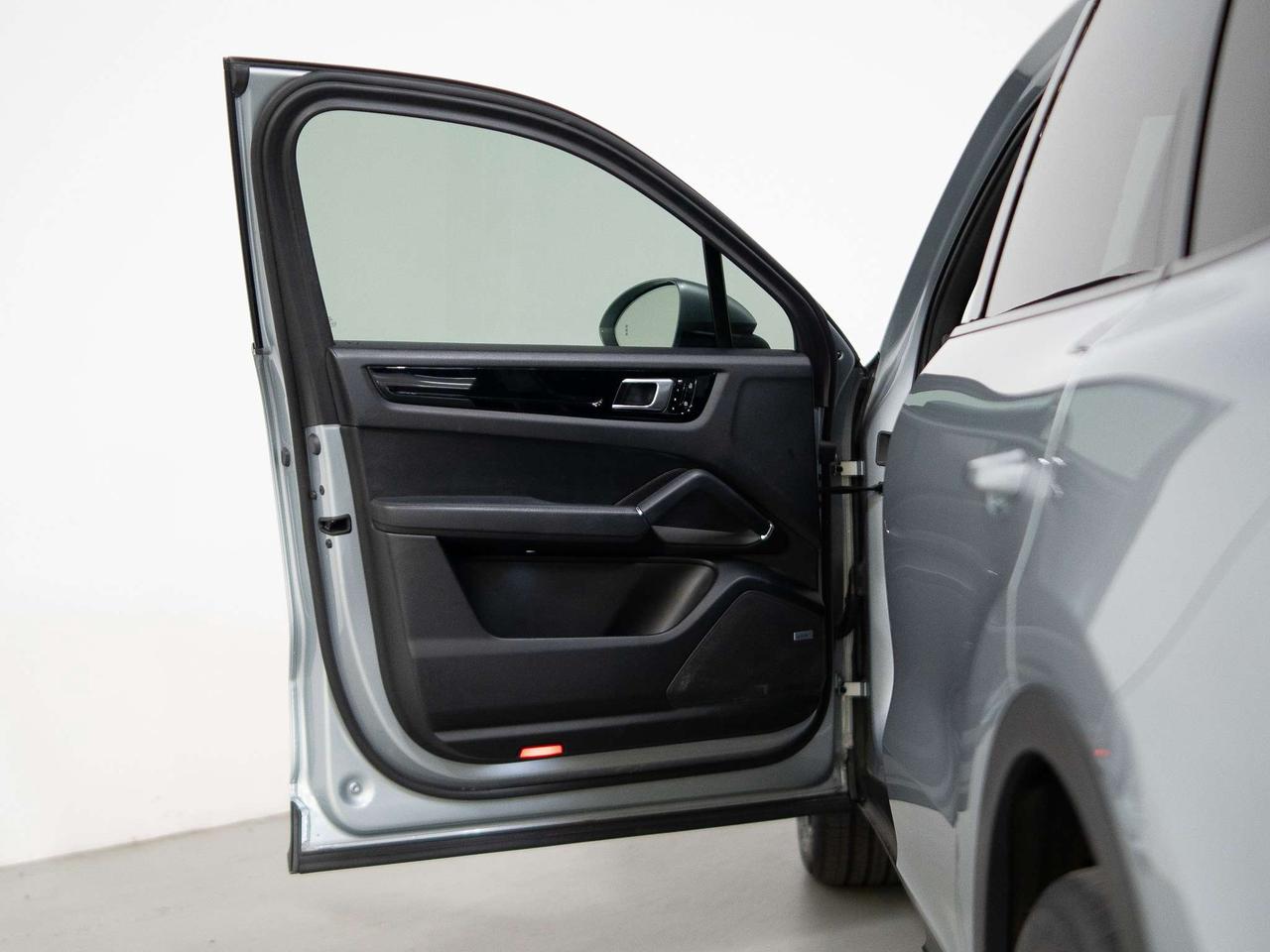2021 Porsche Cayenne PREMIUM PLUS | PANO | BOSE | 20 IN Photo