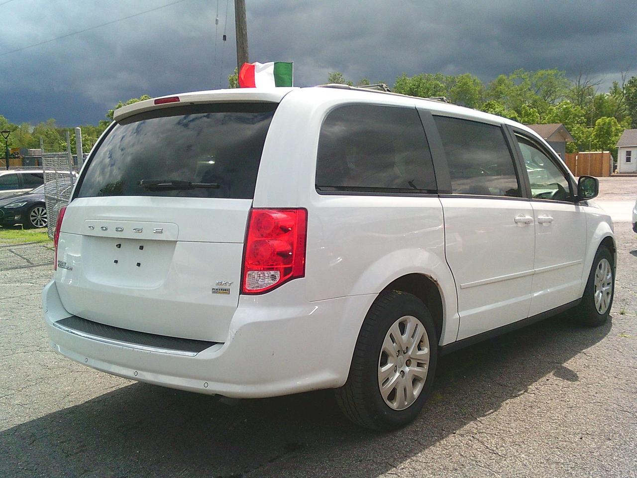 2016 Dodge Grand Caravan SXT Stow N Go! Photo