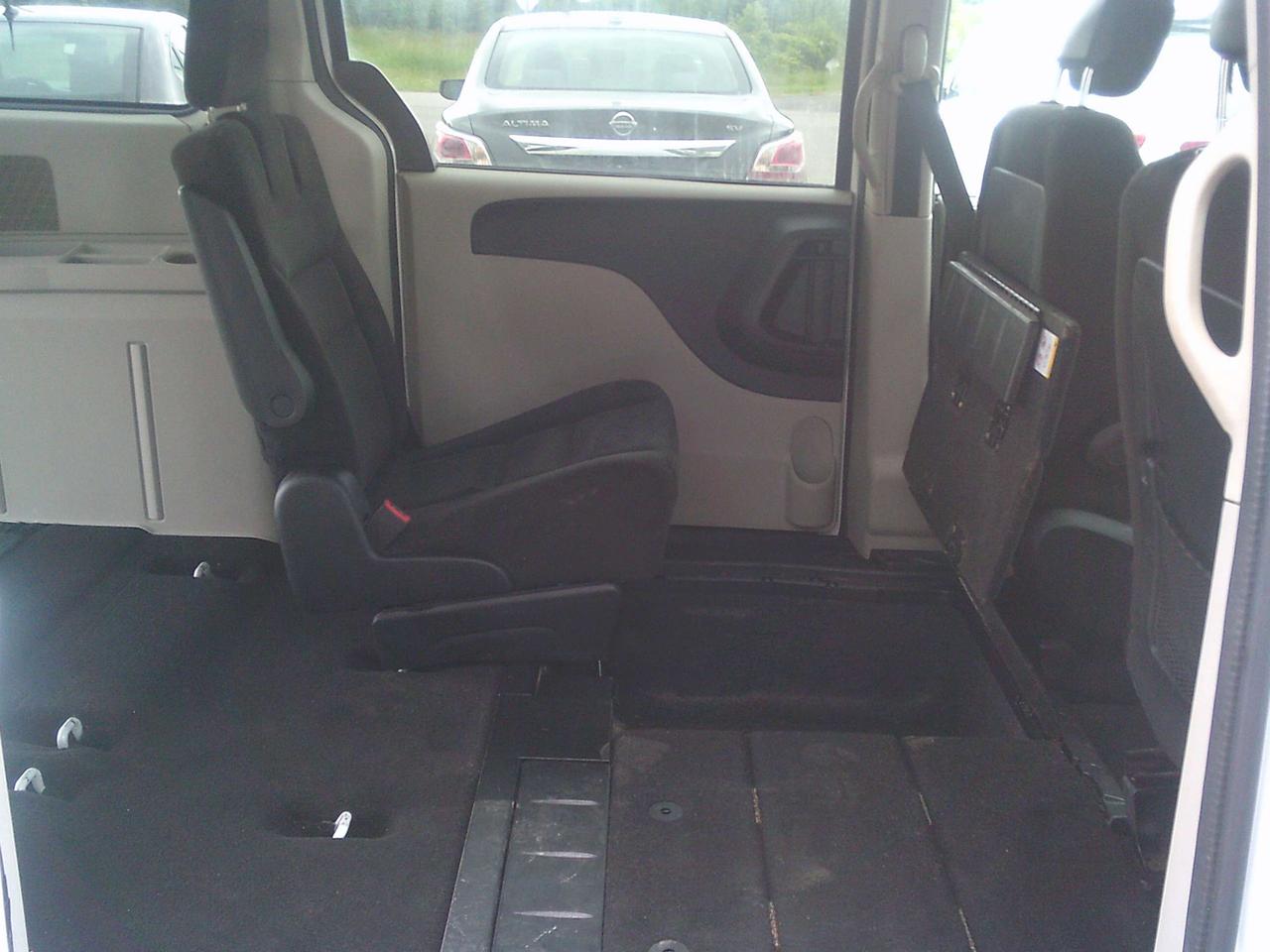 2016 Dodge Grand Caravan SXT Stow N Go! Photo