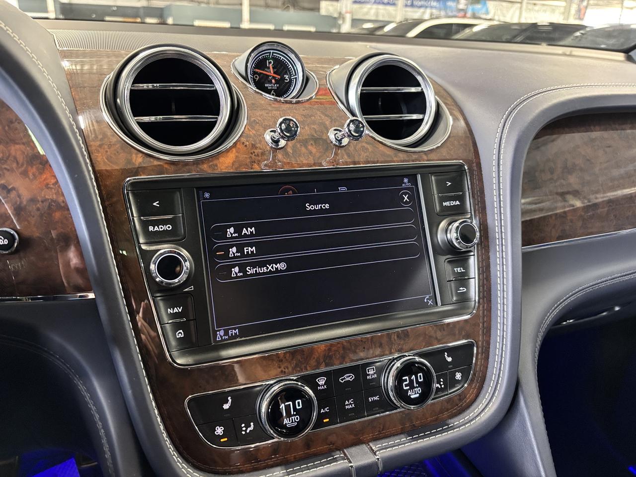 2019 Bentley Bentayga V8 AWD | NO LUX TAX | NIGHT VISION | HEADS UP | + Photo