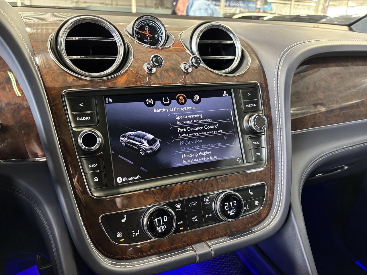 2019 Bentley Bentayga V8 AWD | NO LUX TAX | NIGHT VISION | HEADS UP | + Photo