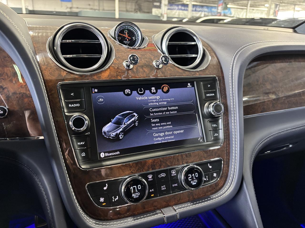 2019 Bentley Bentayga V8 AWD | NO LUX TAX | NIGHT VISION | HEADS UP | + Photo