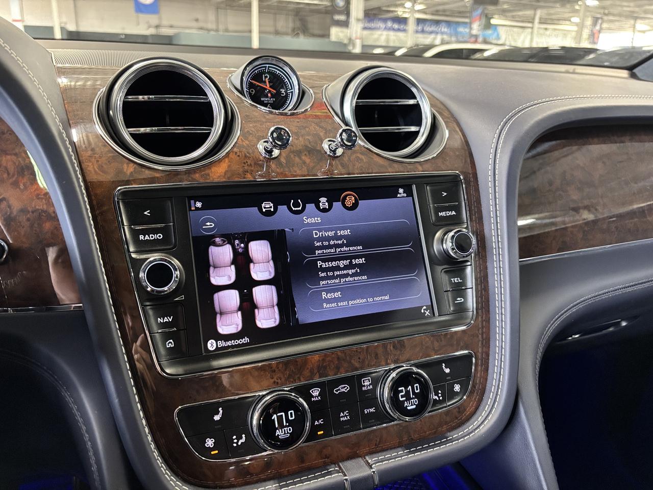2019 Bentley Bentayga V8 AWD | NO LUX TAX | NIGHT VISION | HEADS UP | + Photo