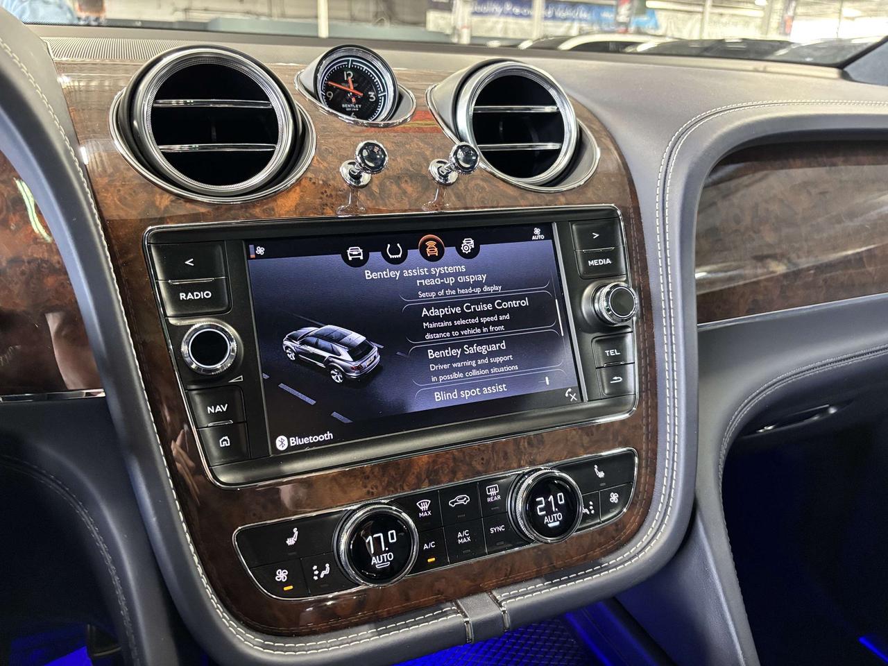 2019 Bentley Bentayga V8 AWD | NO LUX TAX | NIGHT VISION | HEADS UP | + Photo