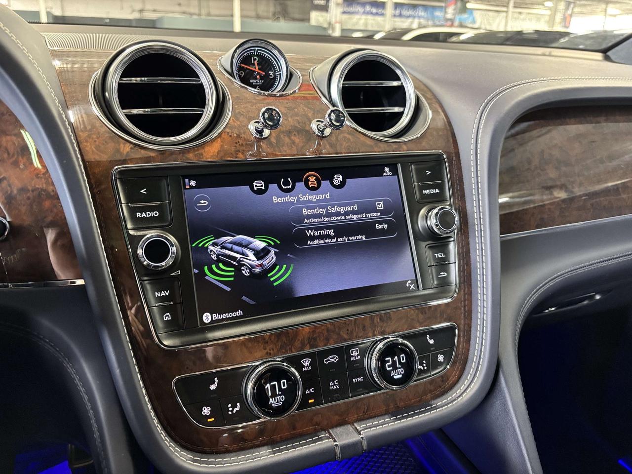 2019 Bentley Bentayga V8 AWD | NO LUX TAX | NIGHT VISION | HEADS UP | + Photo