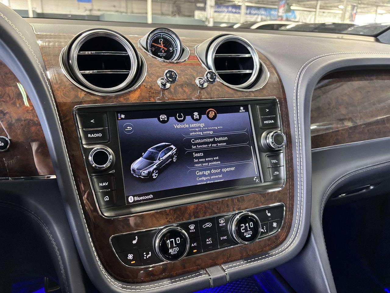 2019 Bentley Bentayga V8 AWD | NO LUX TAX | NIGHT VISION | HEADS UP | + Photo