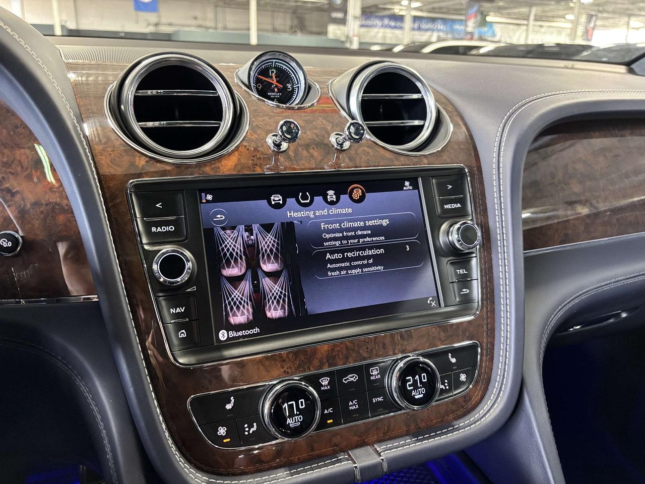 2019 Bentley Bentayga V8 AWD | NO LUX TAX | NIGHT VISION | HEADS UP | + Photo