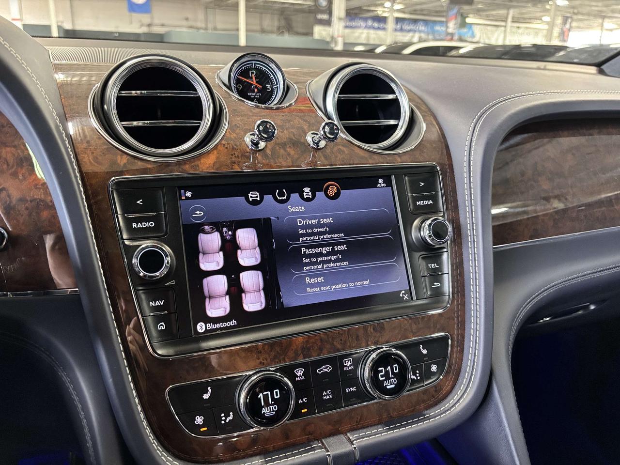 2019 Bentley Bentayga V8 AWD | NO LUX TAX | NIGHT VISION | HEADS UP | + Photo