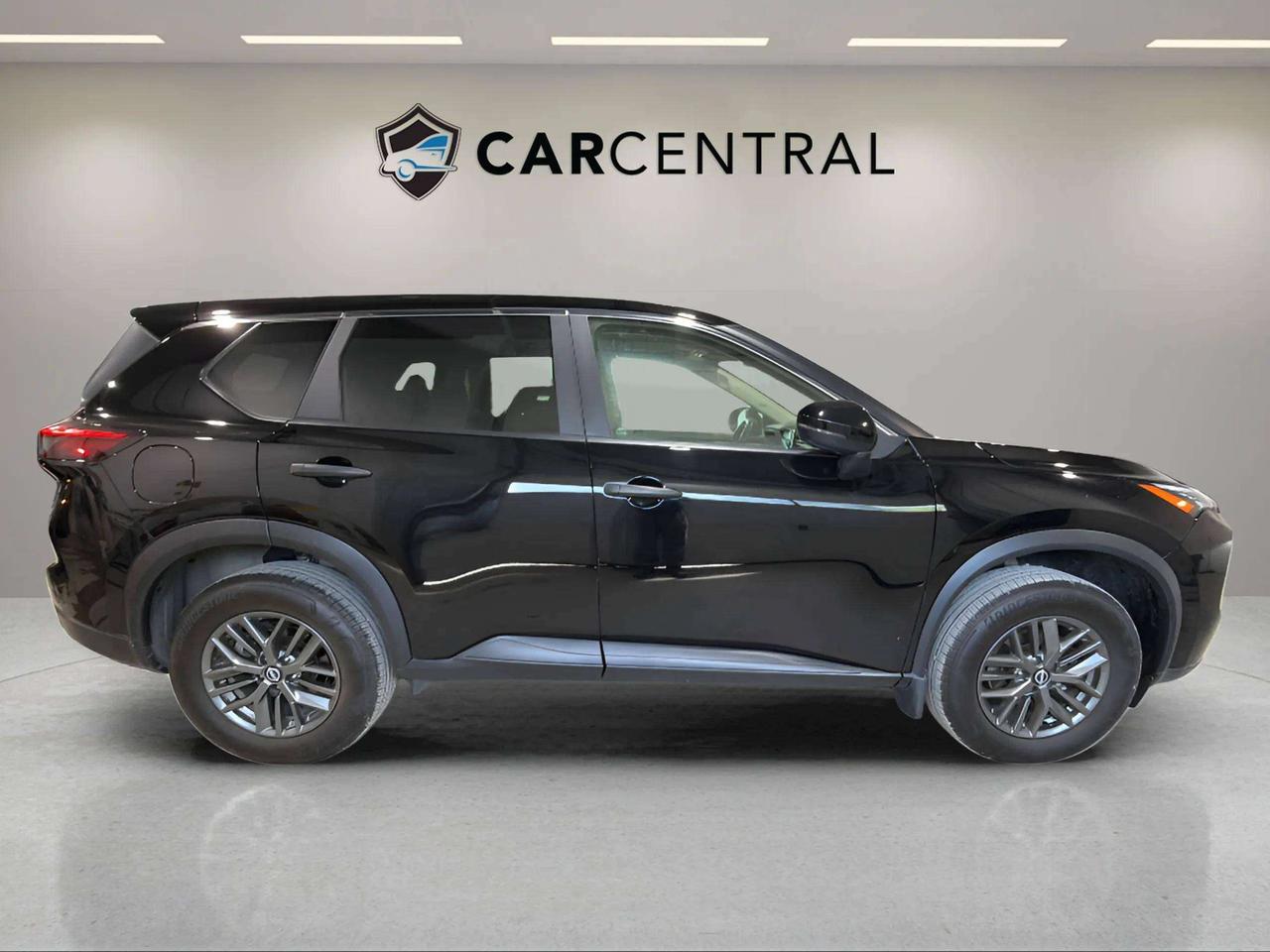 2024 Nissan Rogue S AWD | CLEAN CARFAX| STARTER| CARPLAY|  HTD SEATS Photo