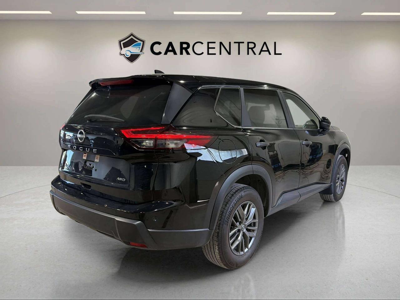 2024 Nissan Rogue S AWD | CLEAN CARFAX| STARTER| CARPLAY|  HTD SEATS Photo