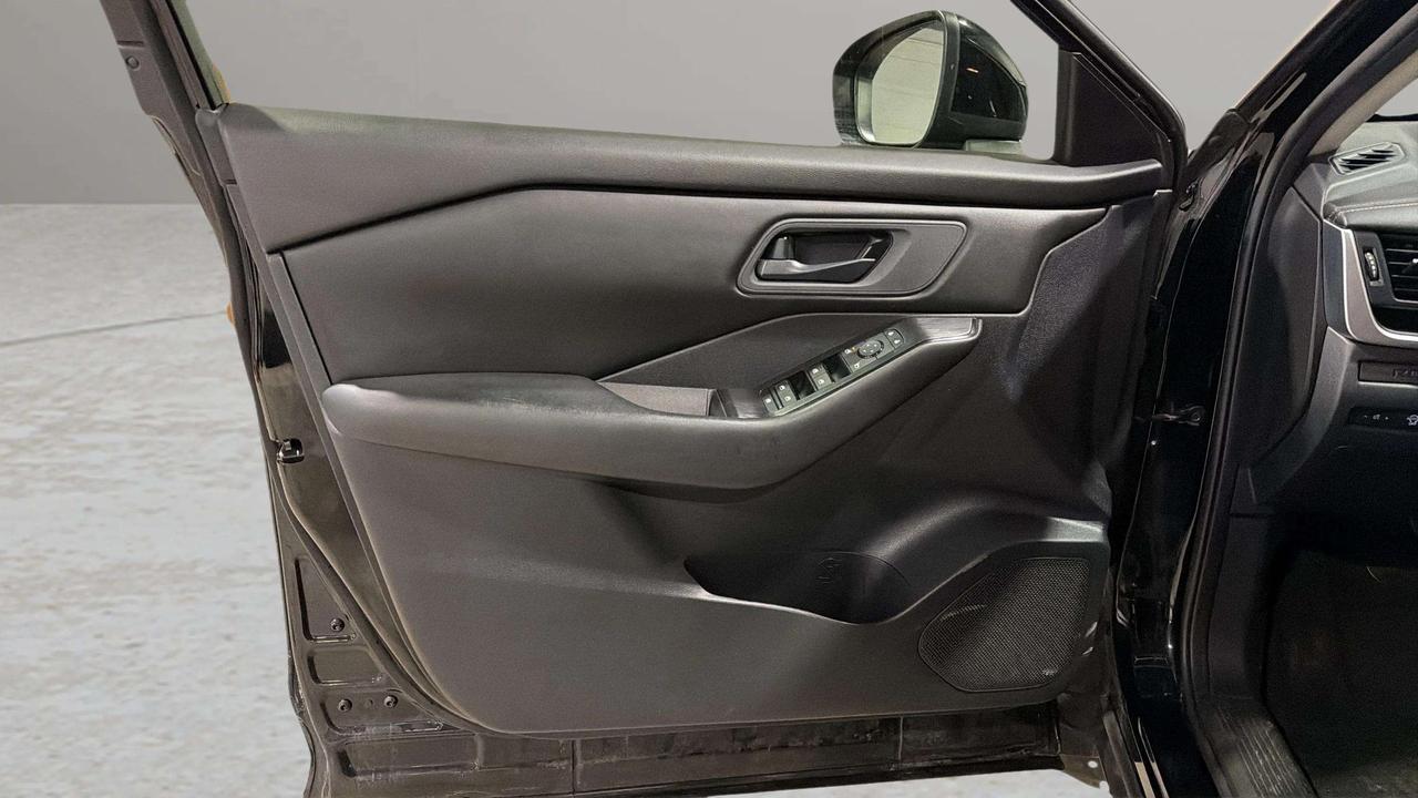 2024 Nissan Rogue S AWD | CLEAN CARFAX| STARTER| CARPLAY|  HTD SEATS Photo