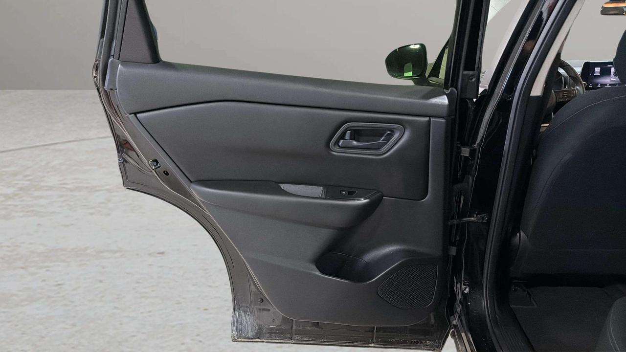 2024 Nissan Rogue S AWD | CLEAN CARFAX| STARTER| CARPLAY|  HTD SEATS Photo