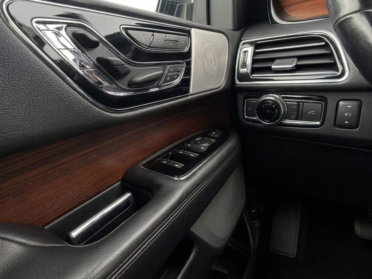 2019 Lincoln Navigator Reserve 4x4 Photo