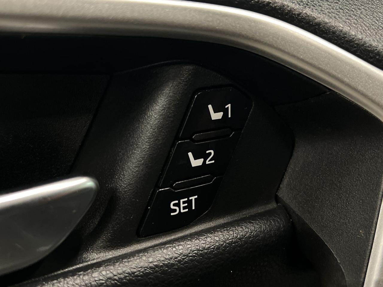 2021 Toyota RAV4 HYBRID LIMITED AWD | LEATHER | SUNROOF | 360 CAM Photo