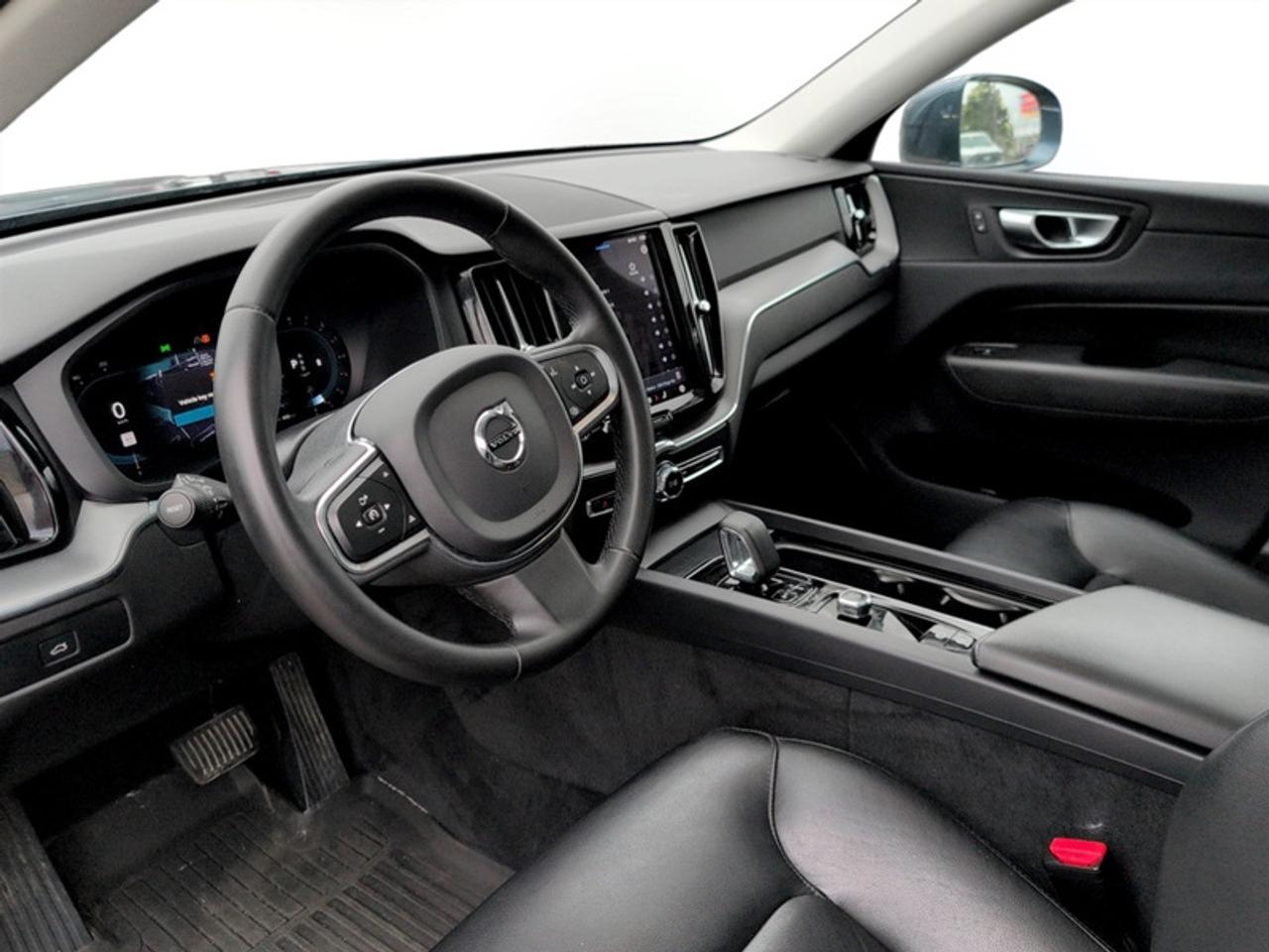 2023 Volvo XC60 B6 Core Photo
