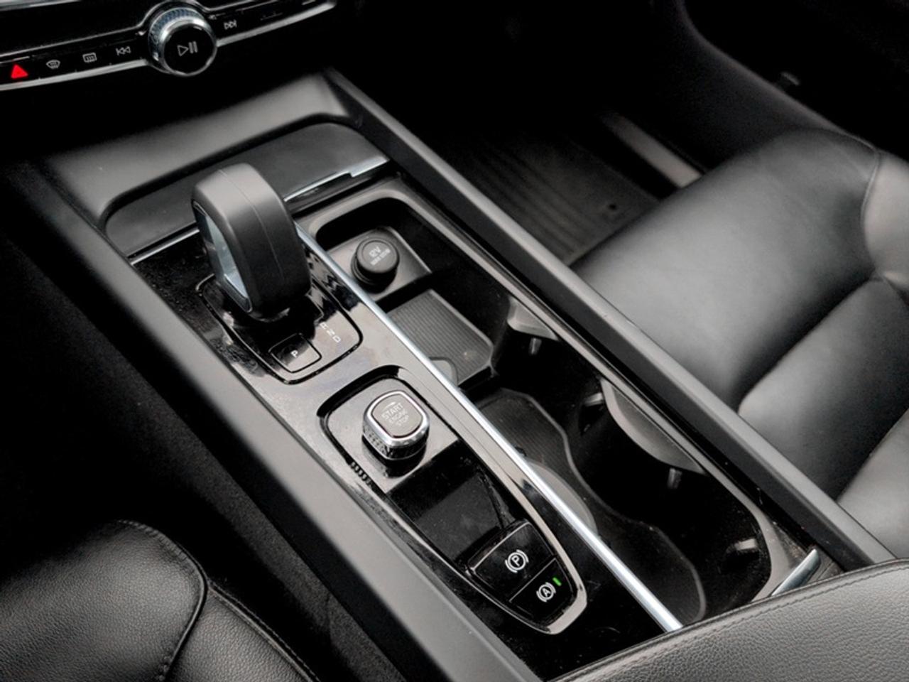 2023 Volvo XC60 B6 Core Photo