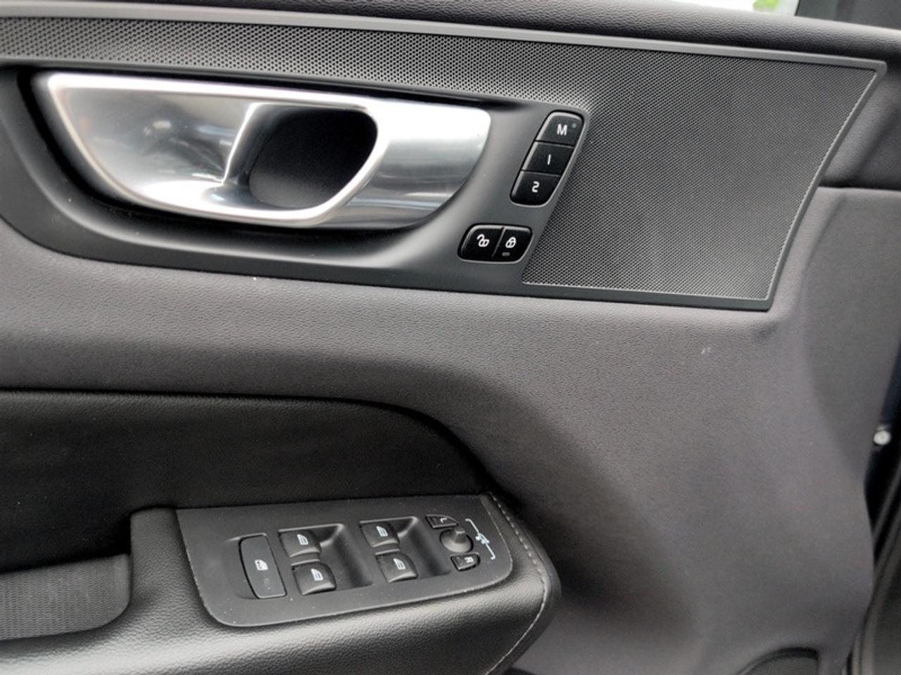 2023 Volvo XC60 B6 Core Photo