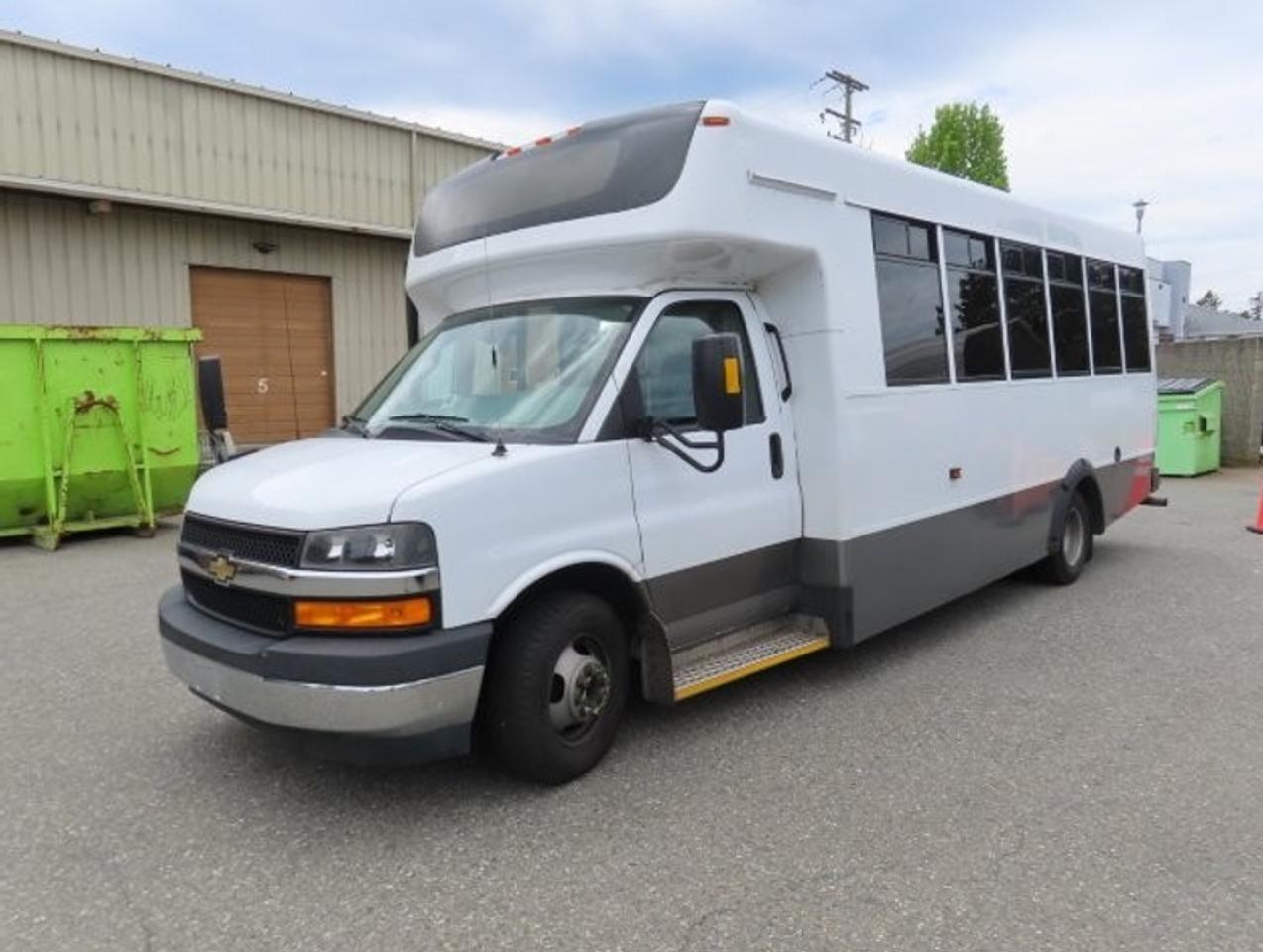 Used 2020 Chevrolet Express G4500 21-Passenger Bus with Wheelchair Ramp for sale in Burnaby, BC