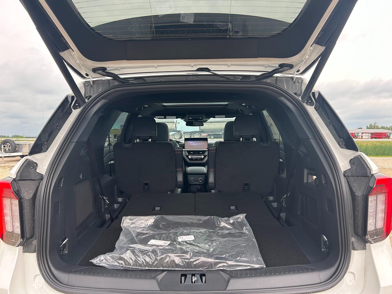 2026 Ford Explorer ST 4WD 400A Photo5