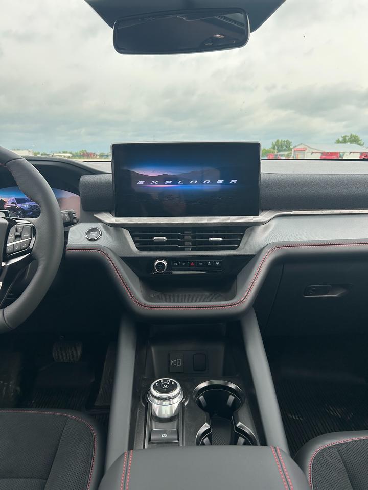 2026 Ford Explorer ST 4WD 400A Photo5