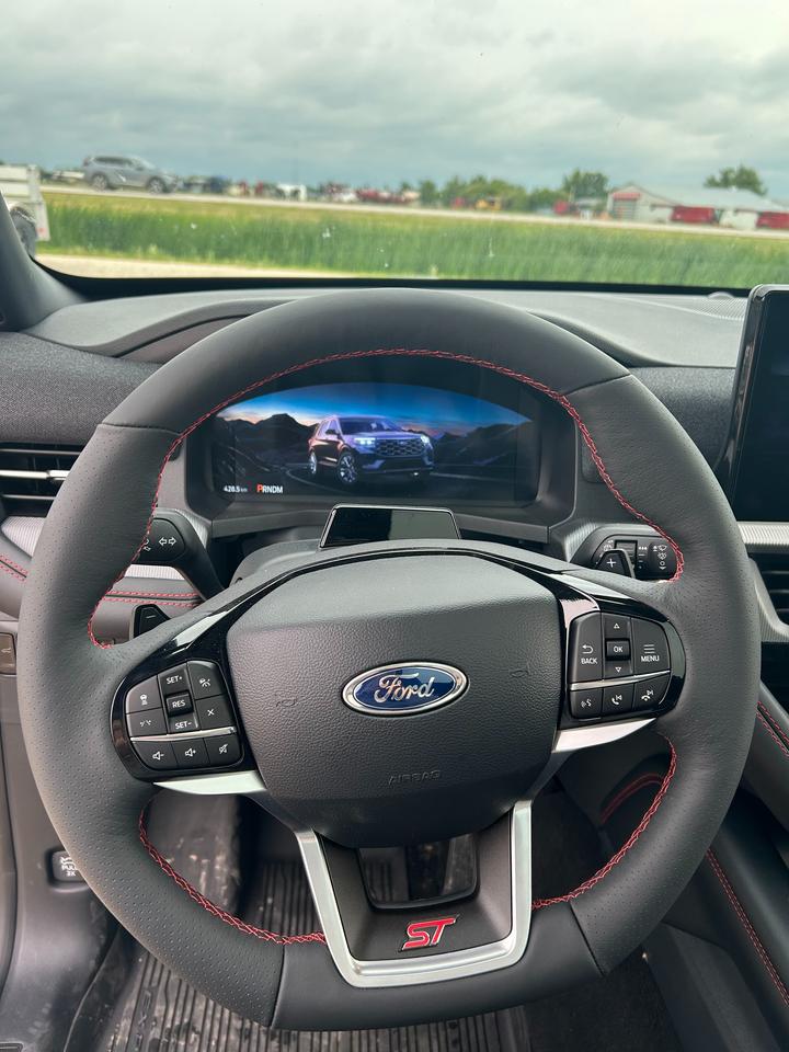 2026 Ford Explorer ST 4WD 400A Photo5