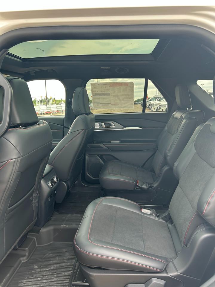 2026 Ford Explorer ST 4WD 400A Photo5