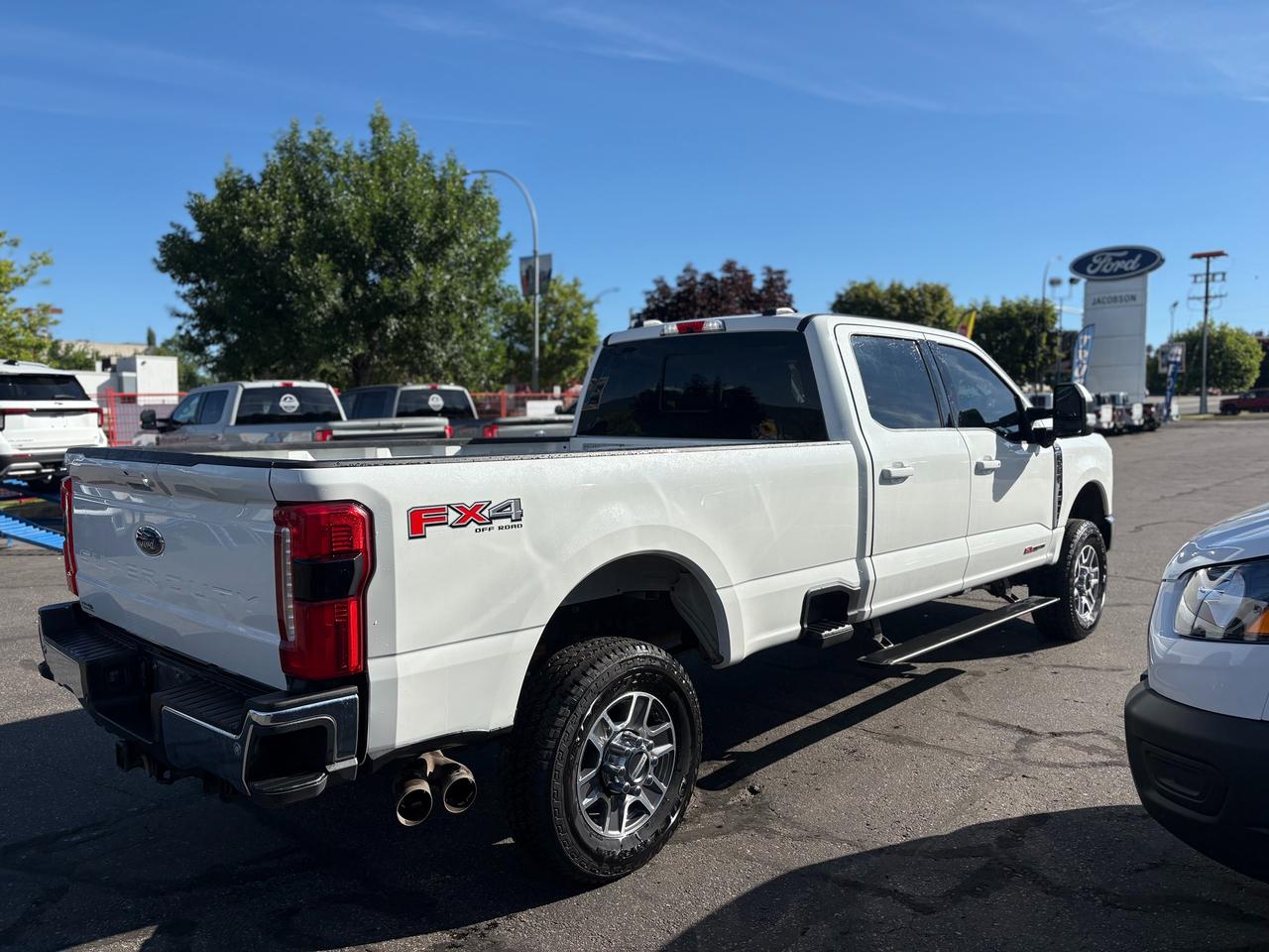 2023 Ford F-350 Super Duty SRW Lariat Photo4