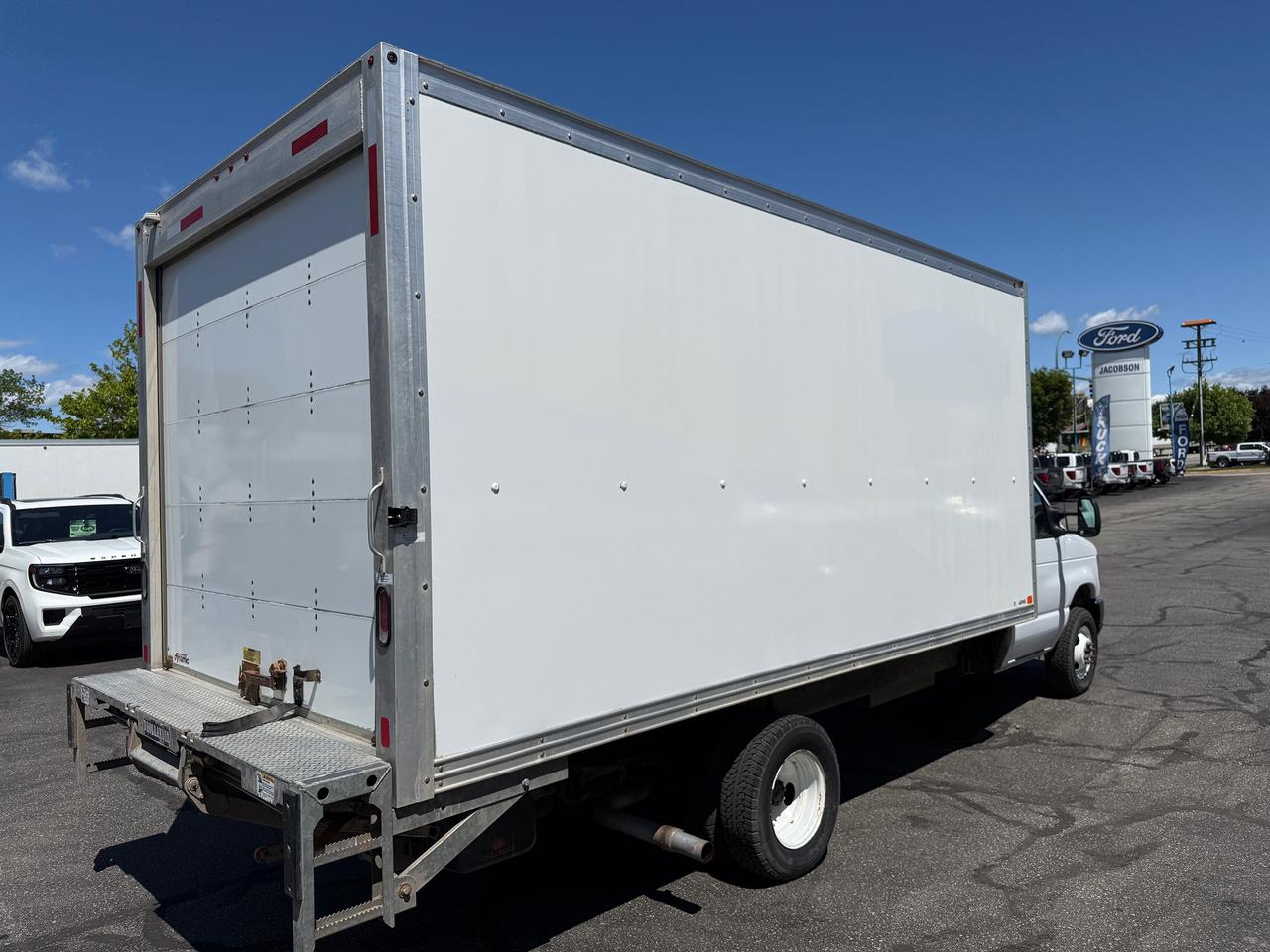 2024 Ford E-Series Cutaway Base Photo4