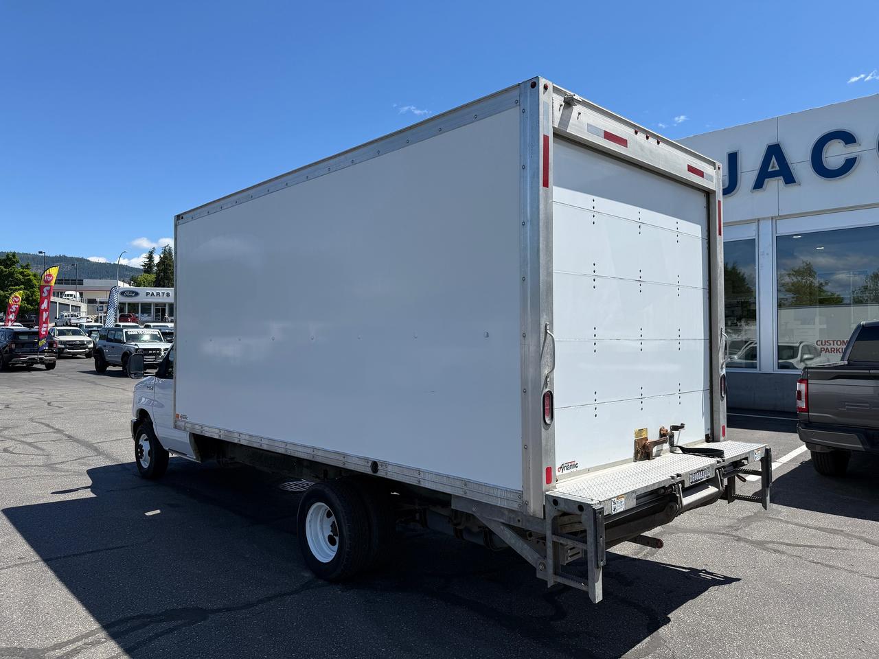 2024 Ford E-Series Cutaway Base Photo2