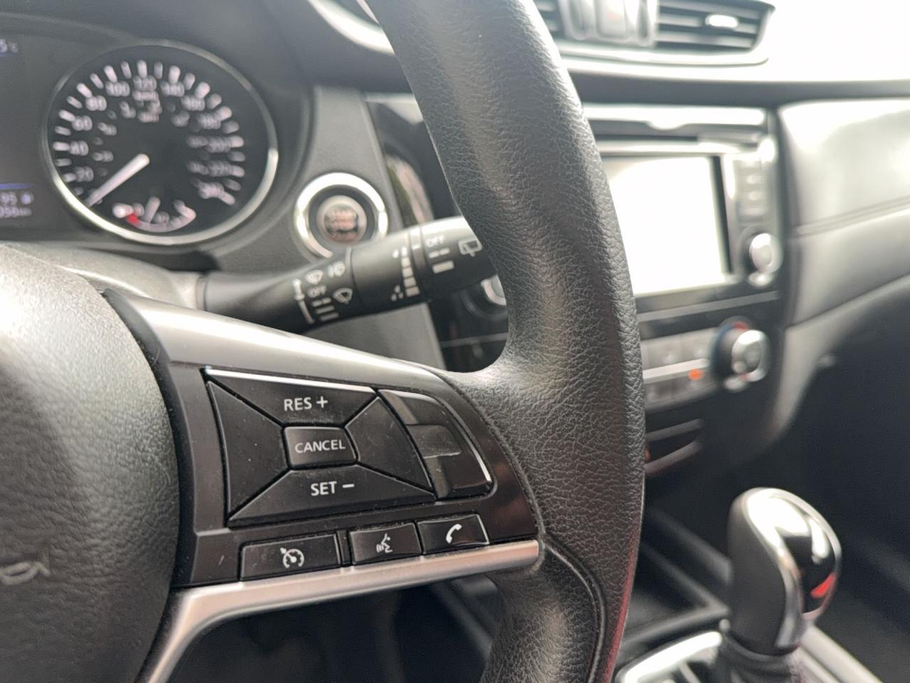 2018 Nissan Rogue SV - AWD - HEATED SEATS - APPLE CARPLAY-ANDROID AUTO Photo
