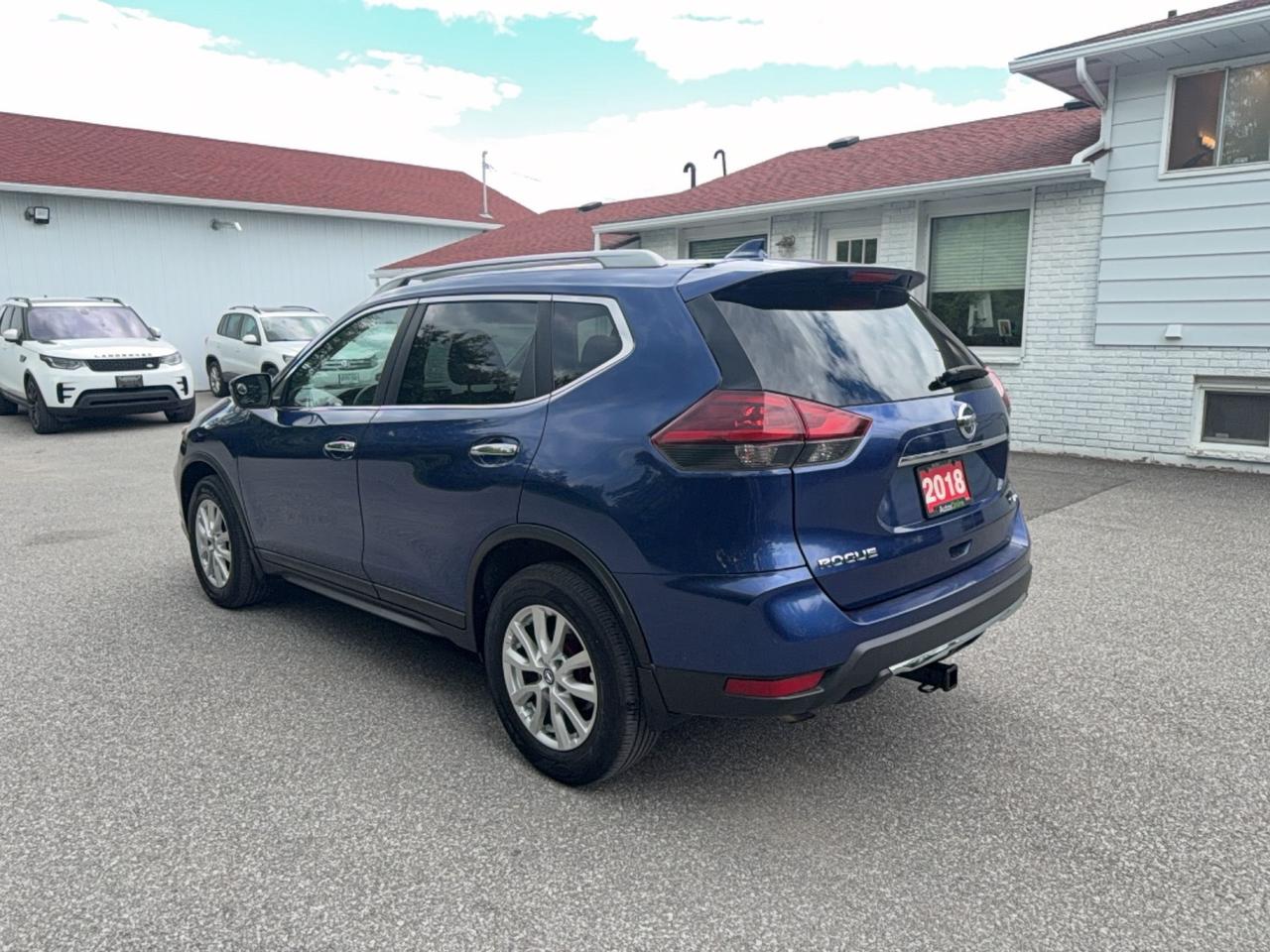 2018 Nissan Rogue SV - AWD - HEATED SEATS - APPLE CARPLAY-ANDROID AUTO Photo2