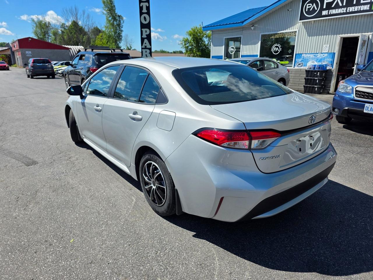 2020 Toyota Corolla LE Photo2