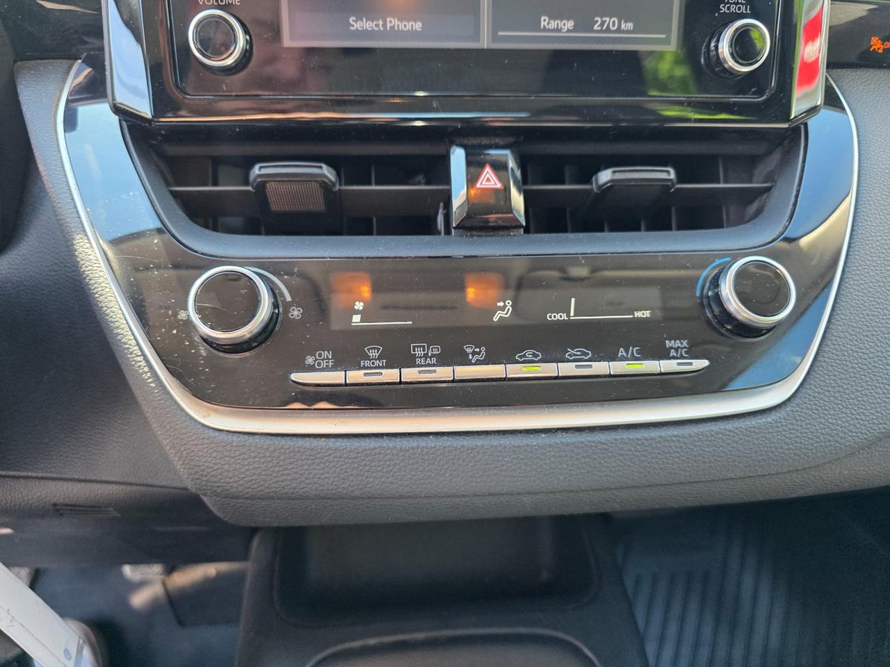 2020 Toyota Corolla LE Photo