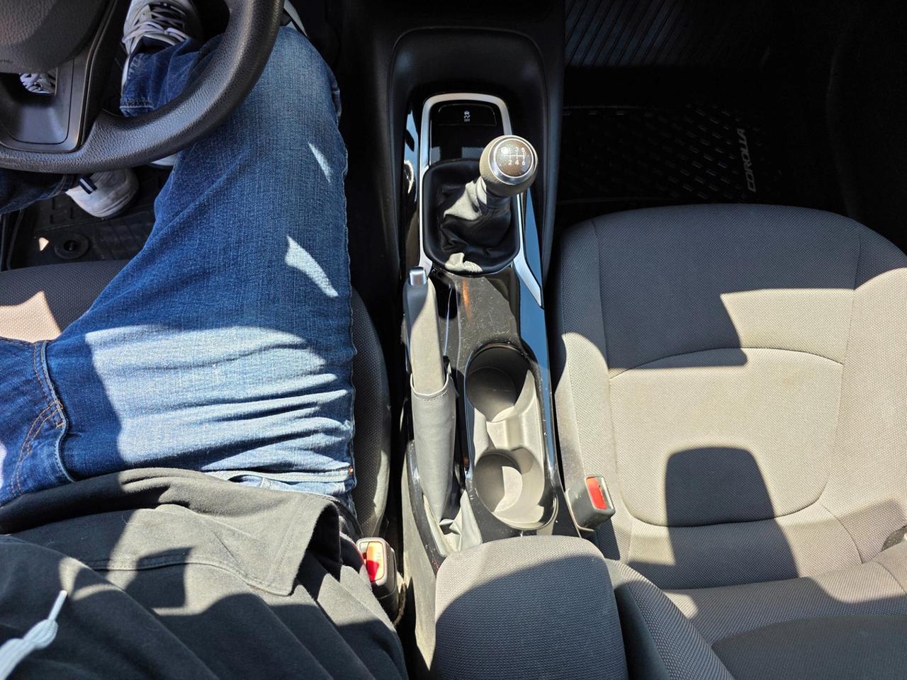 2020 Toyota Corolla LE Photo