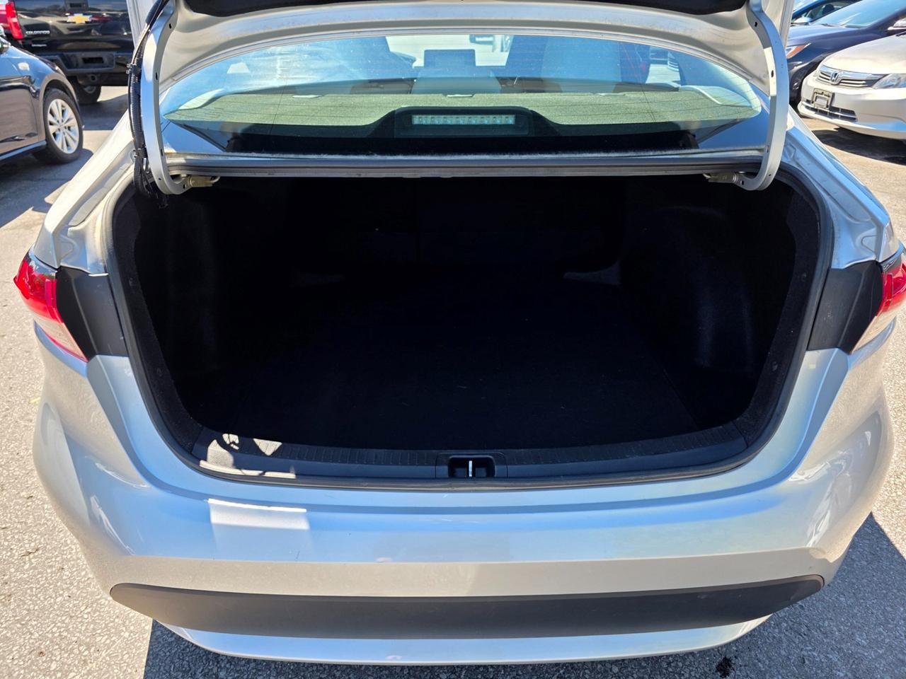 2020 Toyota Corolla LE Photo