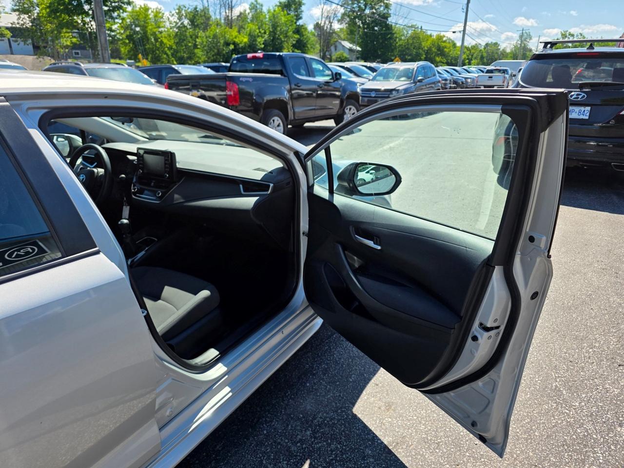 2020 Toyota Corolla LE Photo