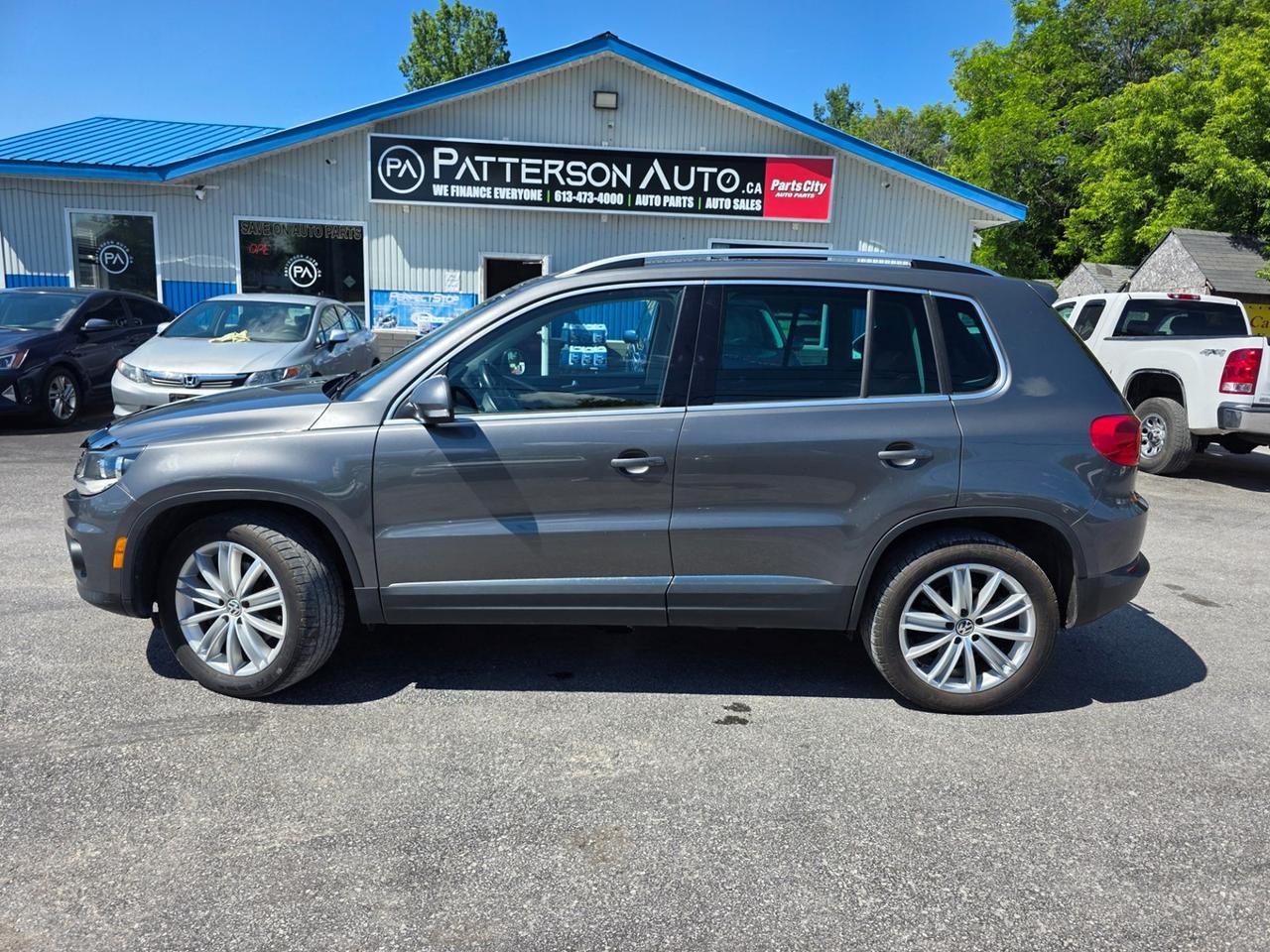 2016 Volkswagen Tiguan S Photo1