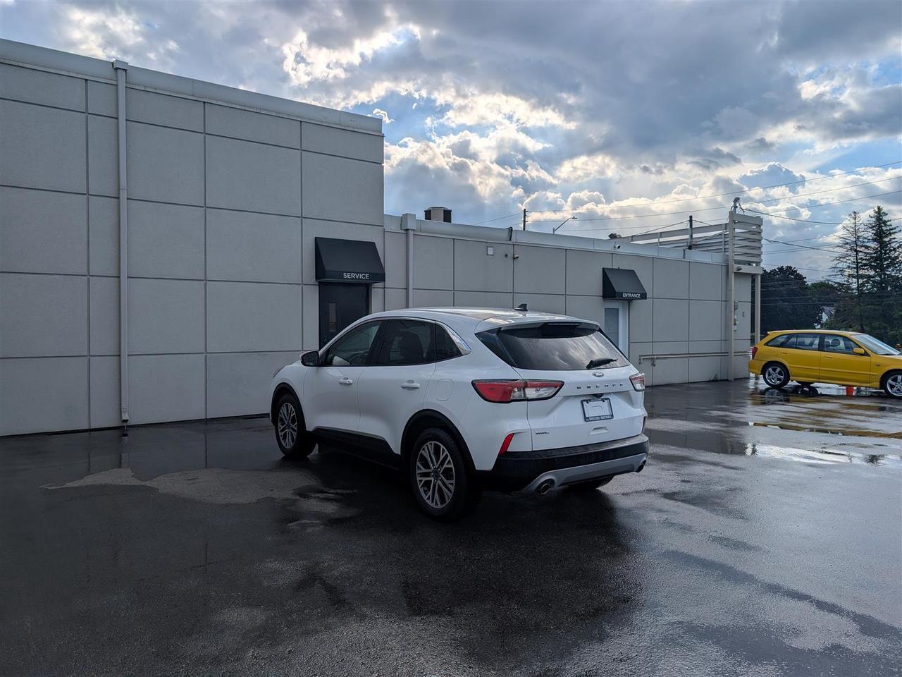 2022 Ford Escape SEL - LEATHER - REV CAM - TECH FEATS Photo