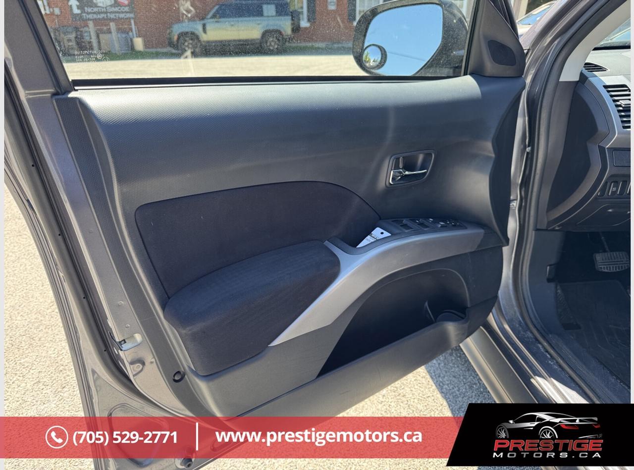 2010 Mitsubishi Outlander XLS Photo