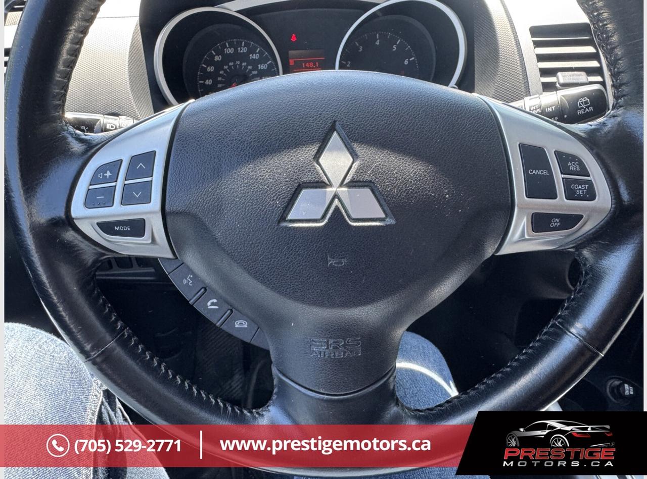 2010 Mitsubishi Outlander XLS Photo