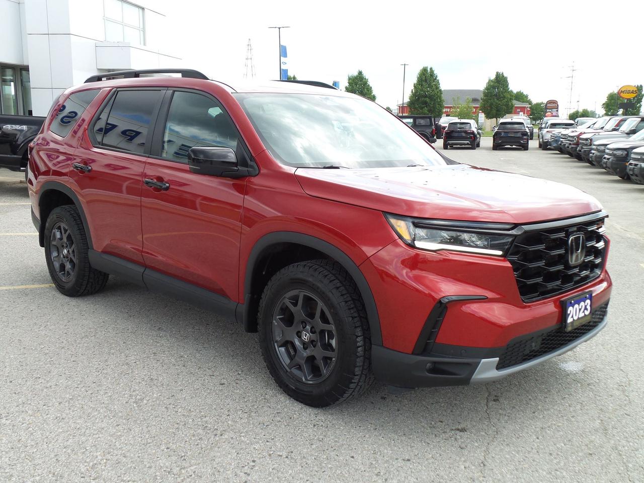 2023 Honda Pilot TRAILSPORT, 3.5L, LEATHER, ROOF, 7-PASS, TOW PACK! Photo