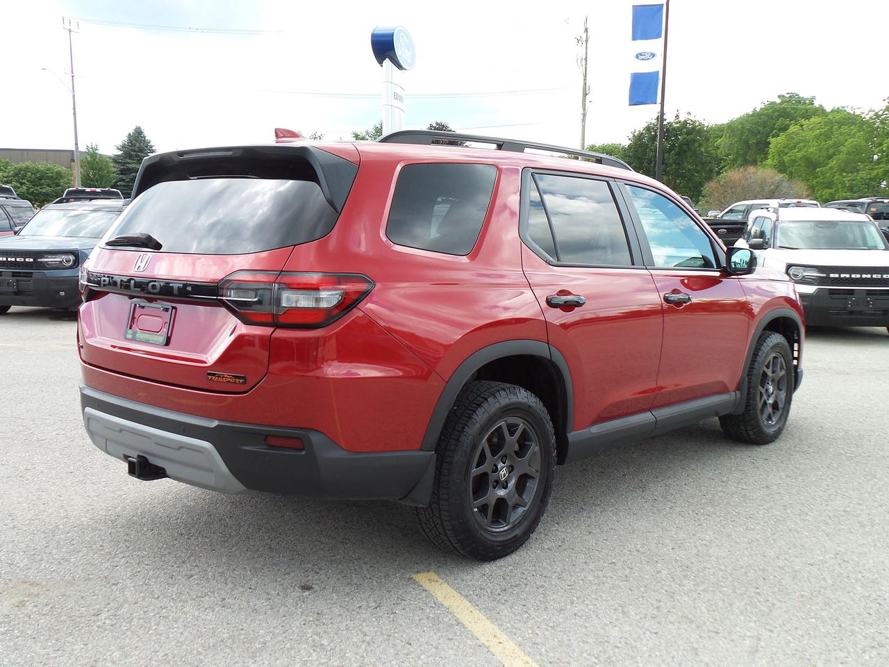 2023 Honda Pilot TRAILSPORT, 3.5L, LEATHER, ROOF, 7-PASS, TOW PACK! Photo4